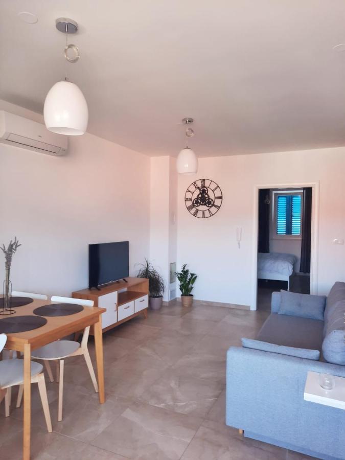 Apartman Pinja Apartment Cres Exterior photo